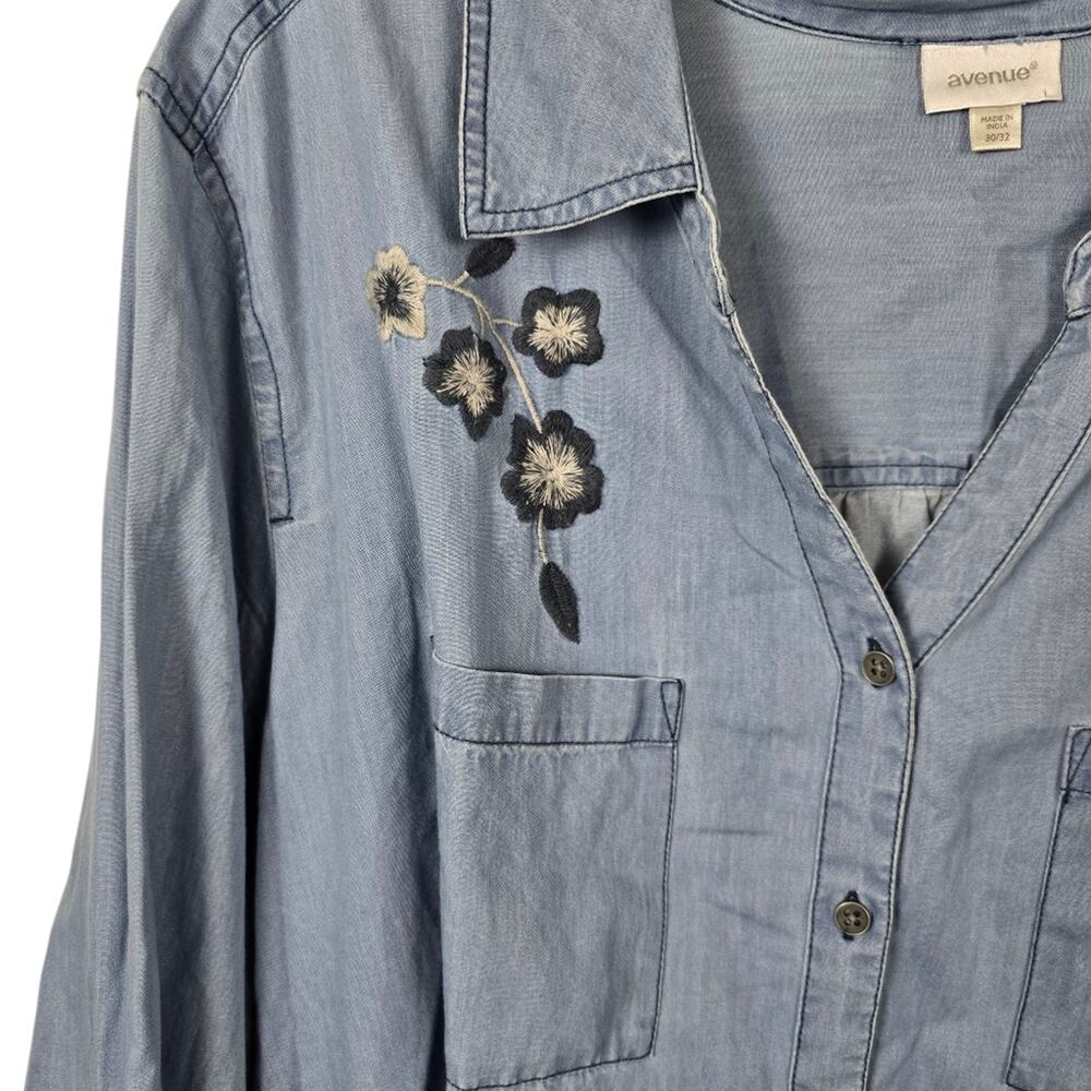 Avenue Plus Size 30/32 Chambray Denim Button Down Shirt Embroidered Floral - Picture 4 of 14